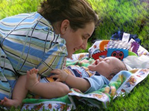 madres con hijos en el parque